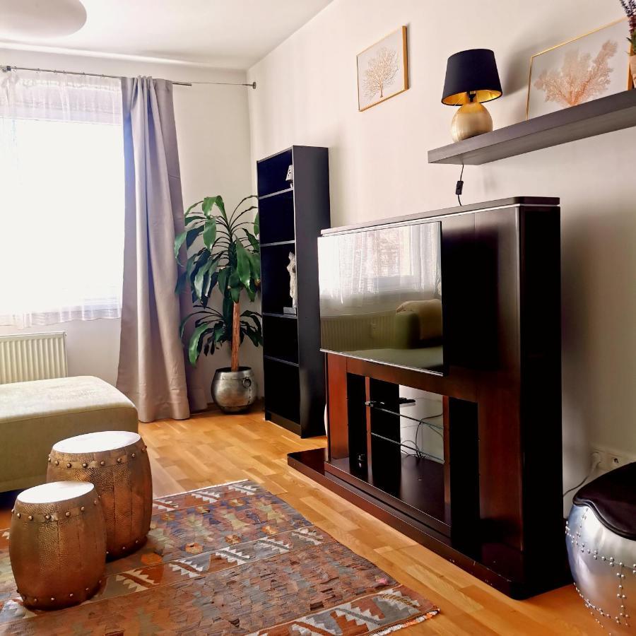 Cozyhome Retro Apartment Bratislava Exterior foto